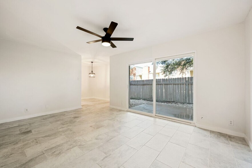 Building Photo - 2600 Penny Ln