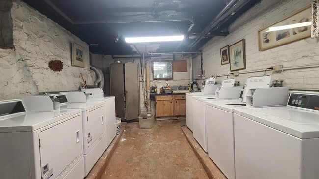 Building Photo - 15 Hopkins Ave