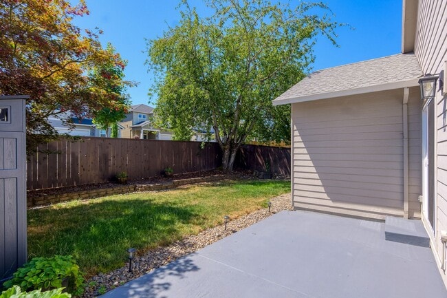 Building Photo - Beautifully Remodeled 3 Bedroom in Gresham...