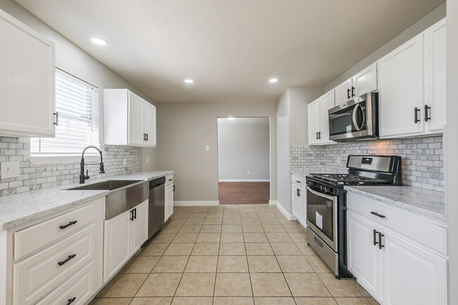 Building Photo - 12402 Greenmesa Dr
