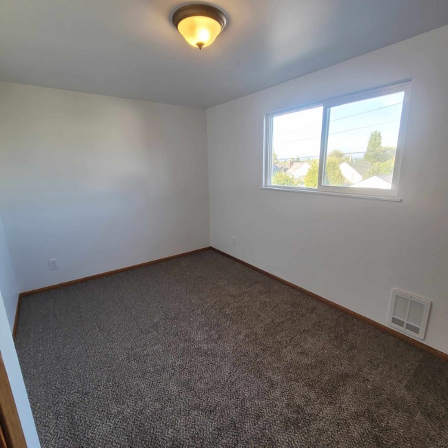 Building Photo - 2111 Colby Ave