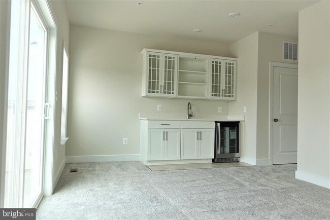 Building Photo - 1206 Vermeer Ave