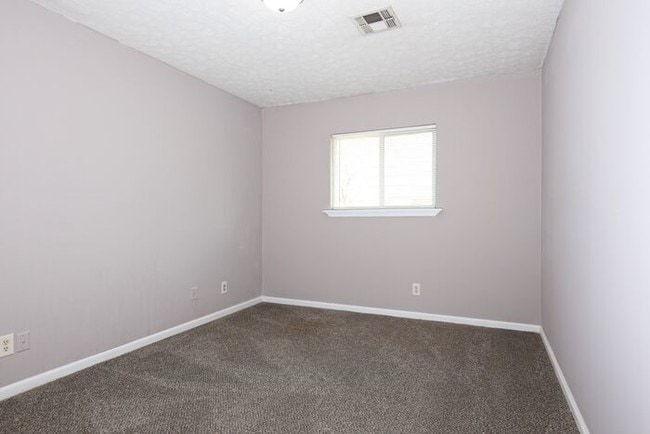 Building Photo - 4667 Ray Dr