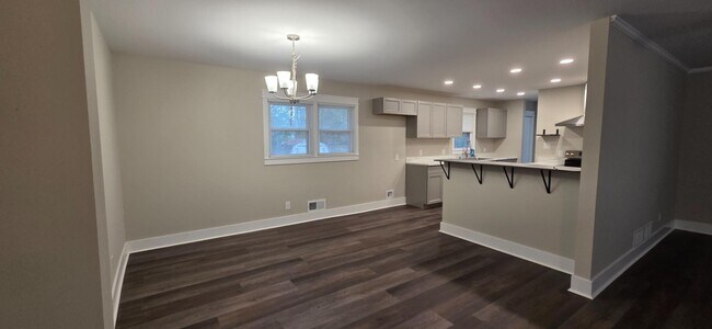 Building Photo - 403 Leola Dr