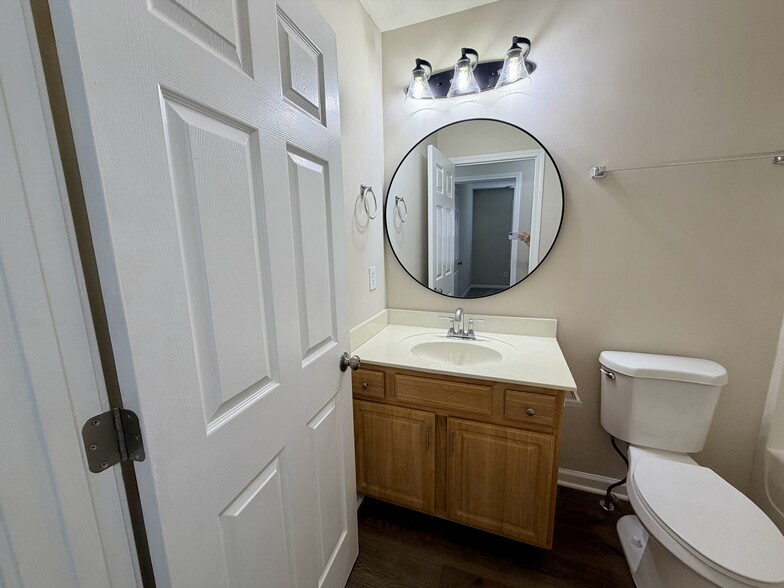 Building Photo - 319 Sandy Ct