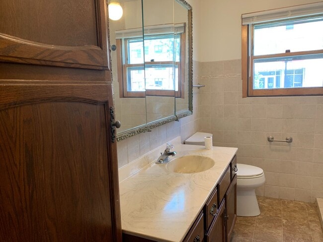 Building Photo - 5 Bedroom Across from NDSU!!