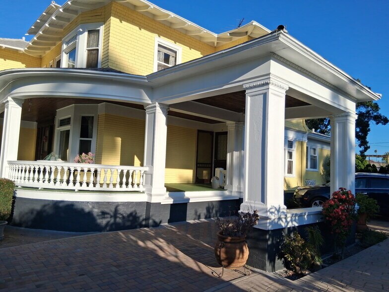 Carriage Porch "Porte-Cochère" - 2374 Mission Inn Ave