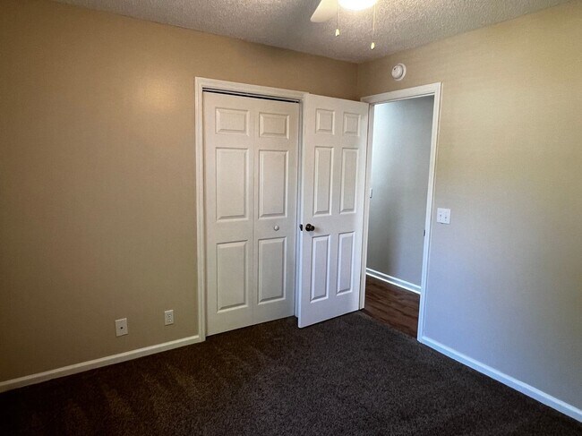 Building Photo - 105 Baytree Ct