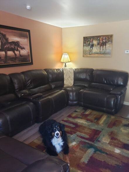 Living room - 10 East State Street