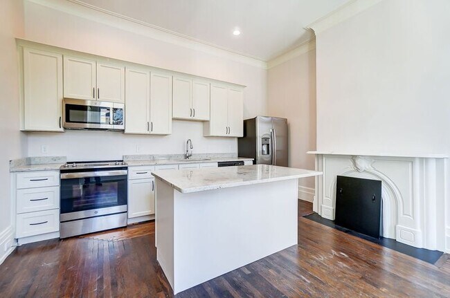 Building Photo - 2701 Cleinview Ave