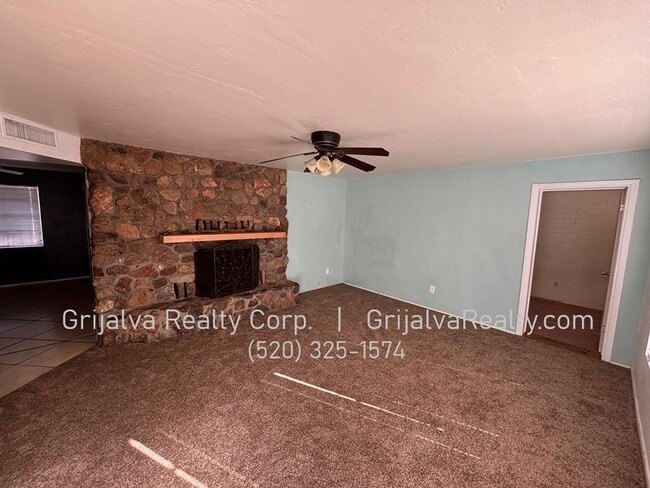 Building Photo - 4 Bed, 2 Bath House on a Large Corner Lot for Rent (22nd St/Wilmot)