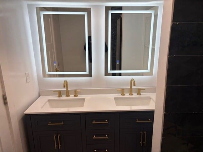 Building Photo - Step into modern luxury right here in Bloo...