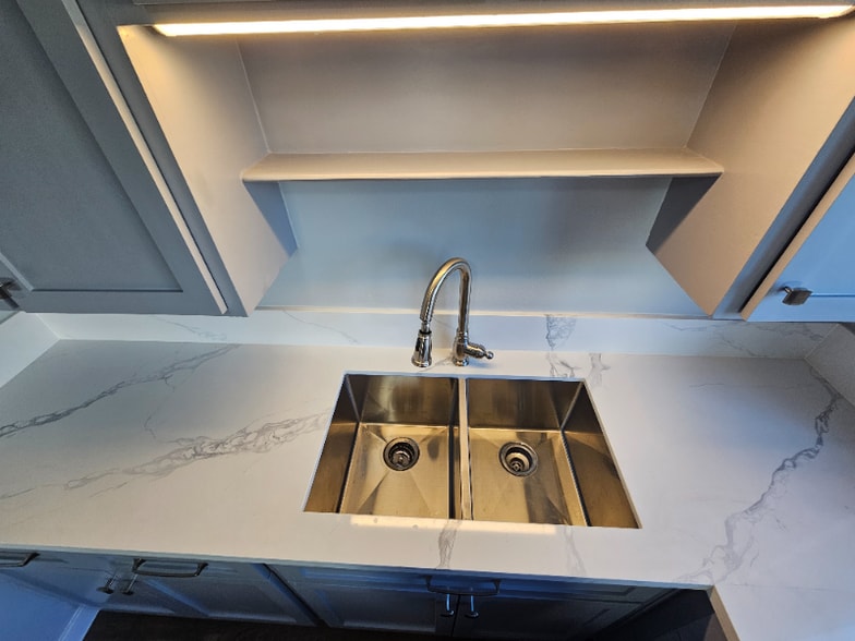 Building Photo - 1533 W 84th St