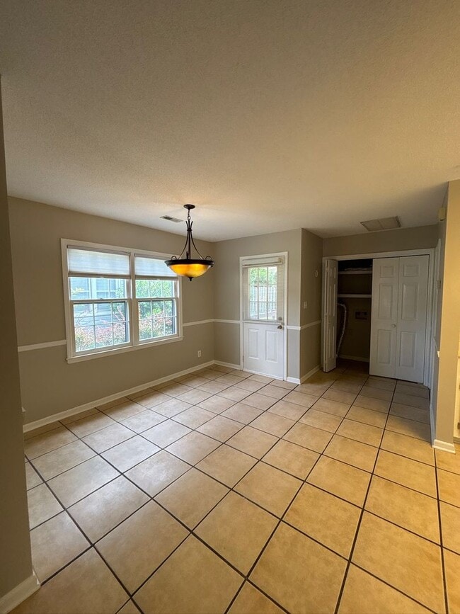 Building Photo - Townhome for Rent