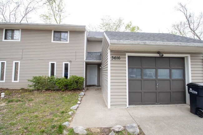 Building Photo - 3616-3618 Sugar Tree Lane