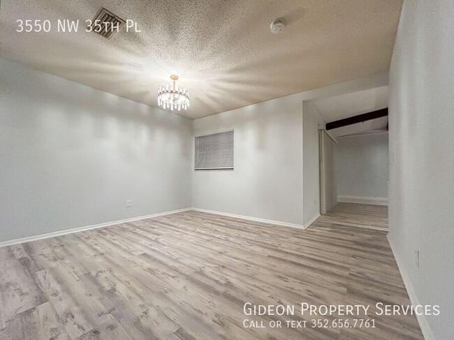 Building Photo - Spacious 4/3 with Flex Room in Shadowlawn ...