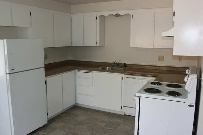 Building Photo - 2 bedroom 1 bath duplex