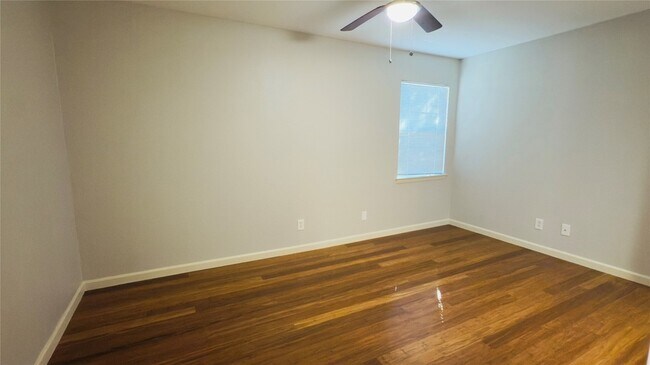 Building Photo - 12117 Sunland St