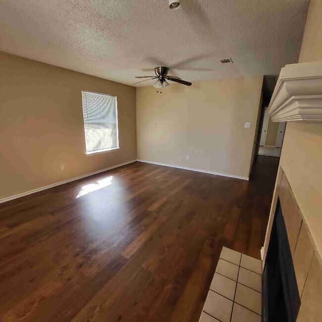 Building Photo - 3414 Colonial Pl