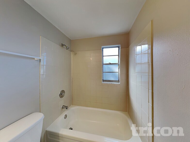 Building Photo - 2814 Cedaridge Dr