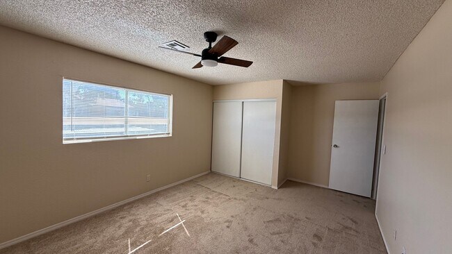 Building Photo - 2 BEDROOMS 1.5 BATHROOMS  TOWNHOUSE AVAILABLE FOR RENT !!!