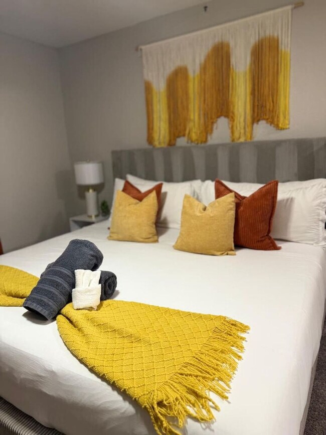 Building Photo - 15164 N 140th Dr