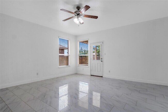 Building Photo - 556 Moonwalker Trail