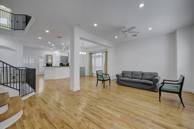 Building Photo - 5609 Lacy St