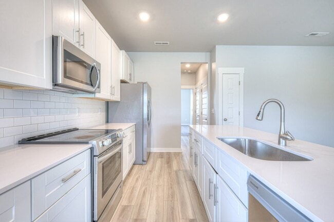 Building Photo - 531 Swanholme Dr