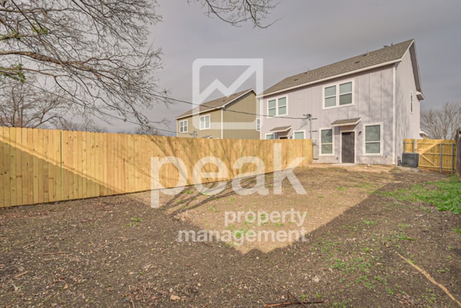 Building Photo - $1499! 2Bed/1.5bath Duplex Available for R...