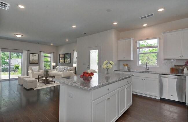 Building Photo - Like New Townhome in Beautiful North Charlotte Community!