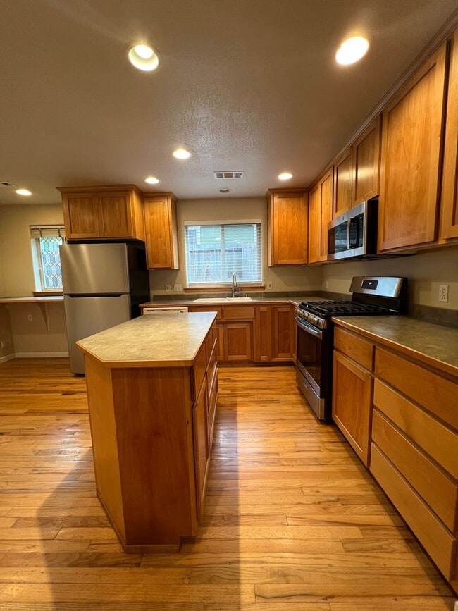 Building Photo - Three bedroom, Two bath home in Ashland.  | Available Now