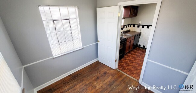 Building Photo - 1322 Cedar Ave