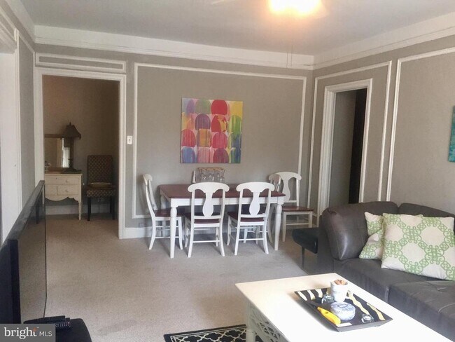 Building Photo - 2031 Locust St