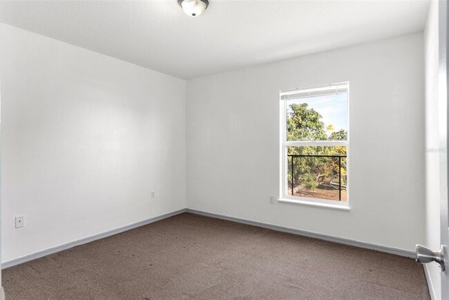 Building Photo - 125 Vista View Ave