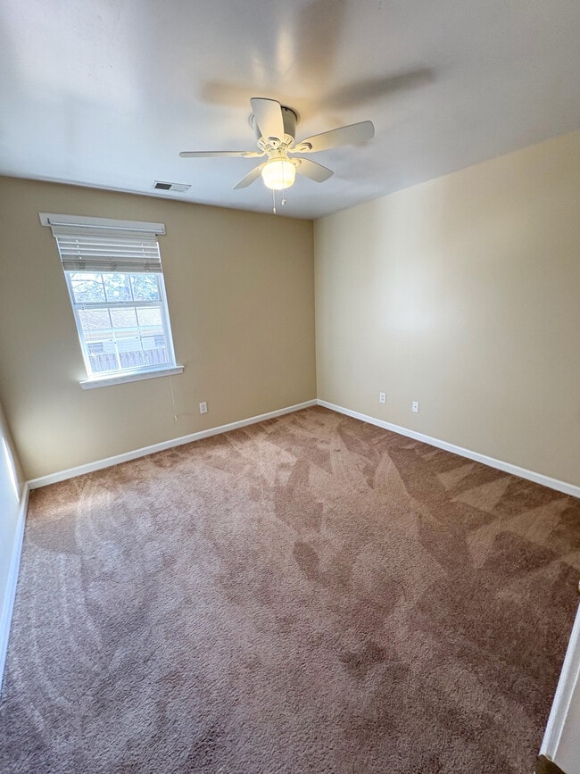 Building Photo - 1322 Deerwood St