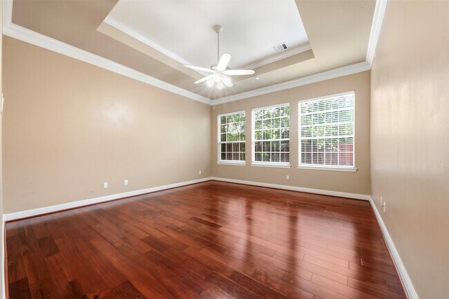Building Photo - 17 Ambleside Crescent Dr