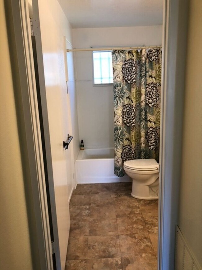 Building Photo - Charming Court Home Near Schools & Parks - Coming soon!