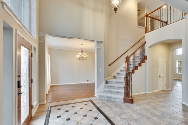 Building Photo - 7017 Via Dono Dr