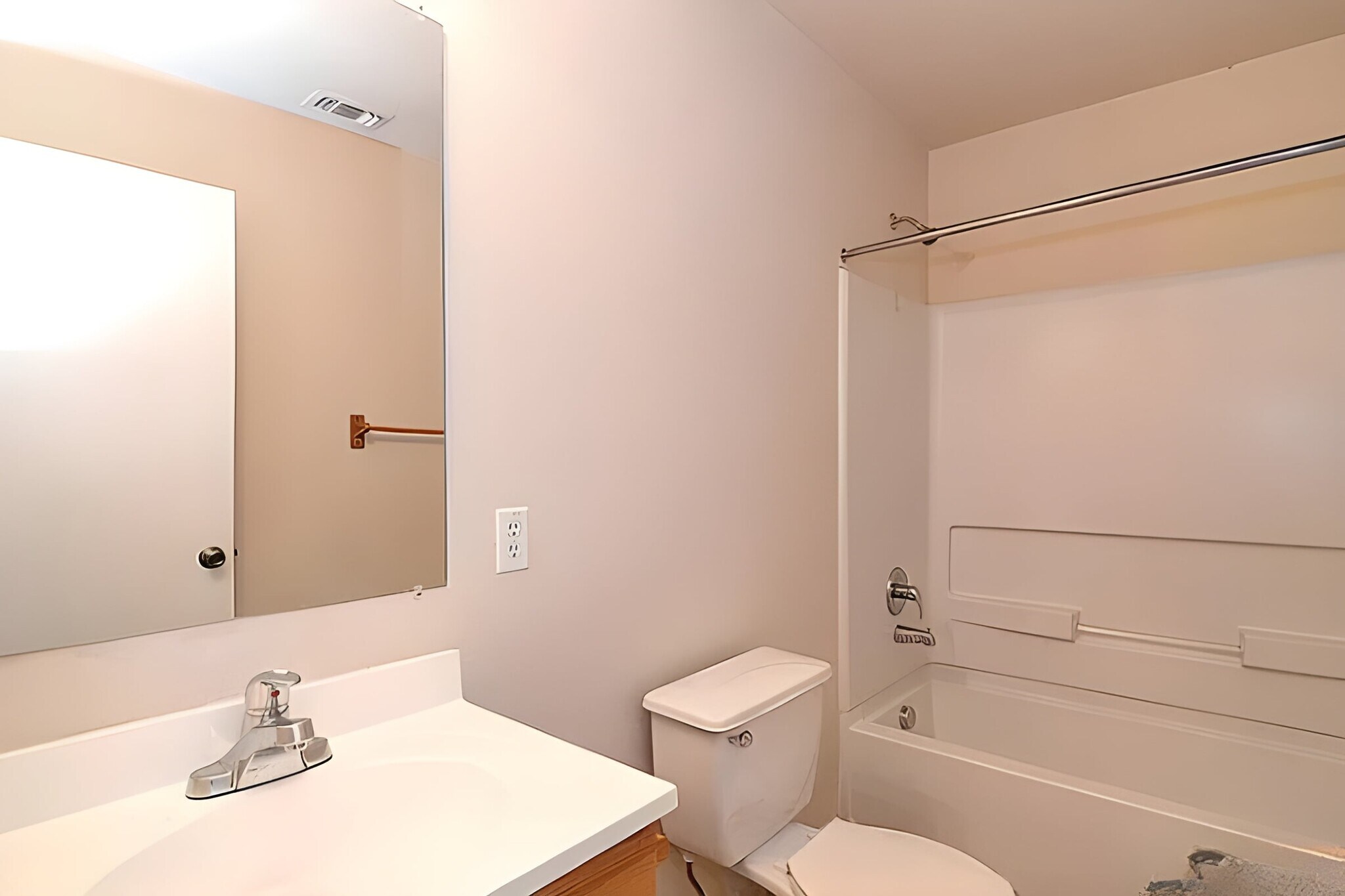 Building Photo - 7818 Kingsbury Wood