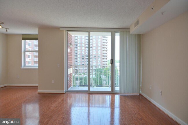 Building Photo - 880 N Pollard St