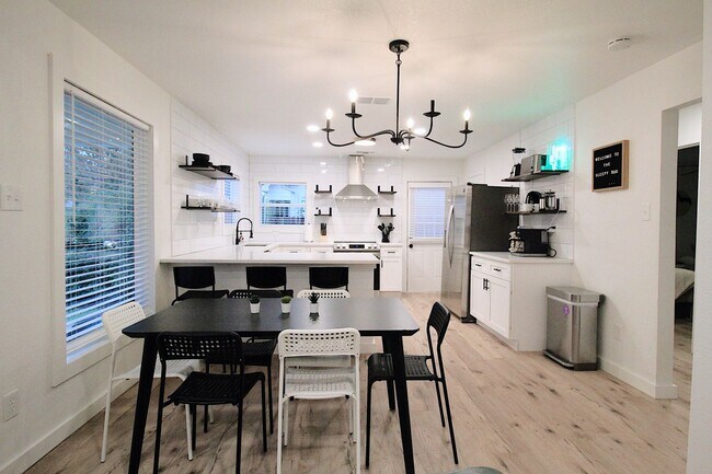 Building Photo - Ryan Place- Short to Mid-Term Rental Fully...
