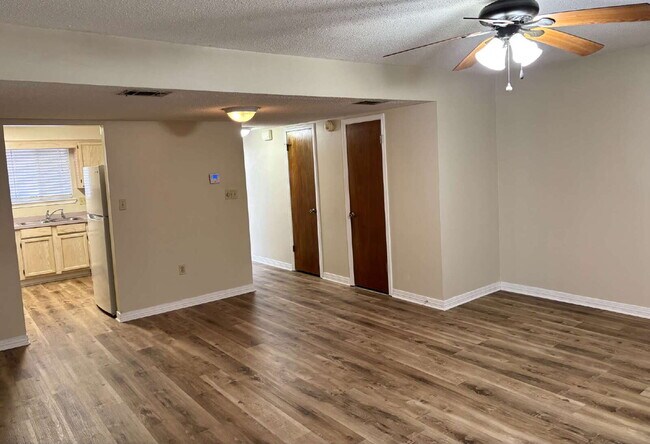 Building Photo - $200.00 Off First FULL Months Rent!