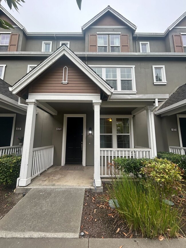 Building Photo - Modern 4-Bed, 4-Bath Townhome in Richmond’...