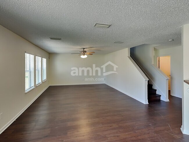 Building Photo - 41 Rose Dr
