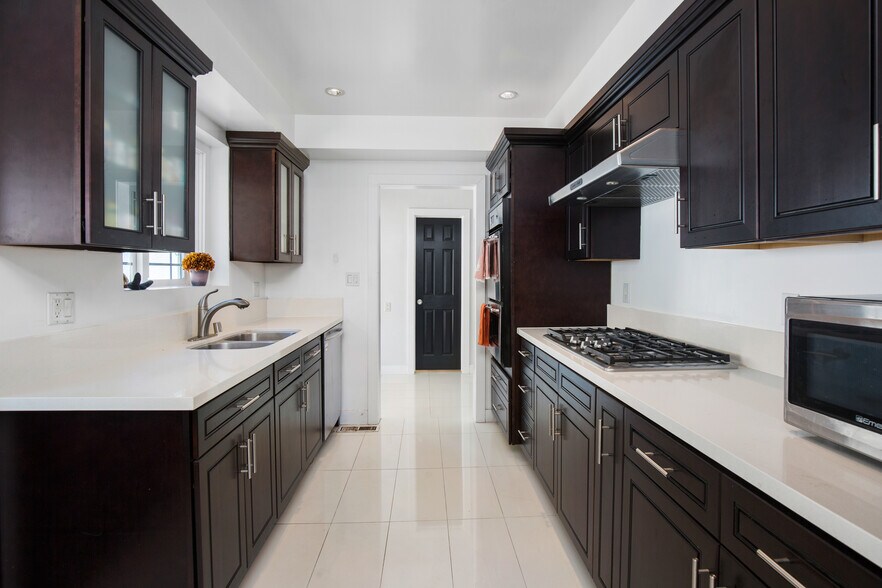 Building Photo - 4007 Sumac Dr