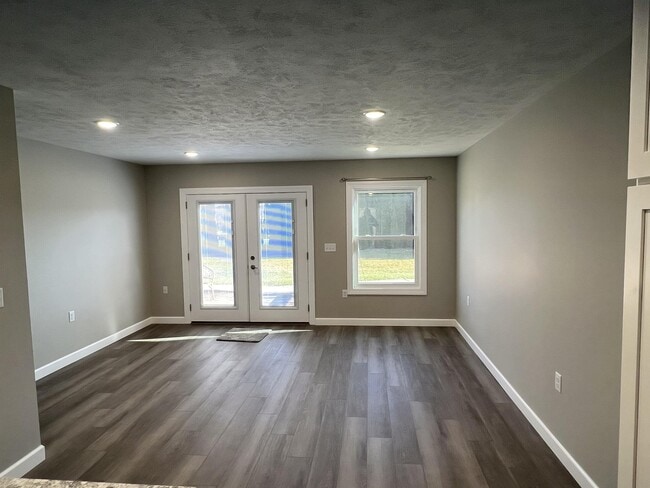 Building Photo - 7 Lakewood Rd