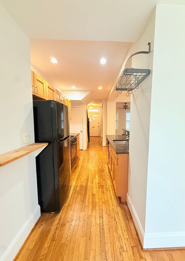 Building Photo - Eckington 3 Bedroom/ 2 Bath TH convenient to Metro  & Howard U