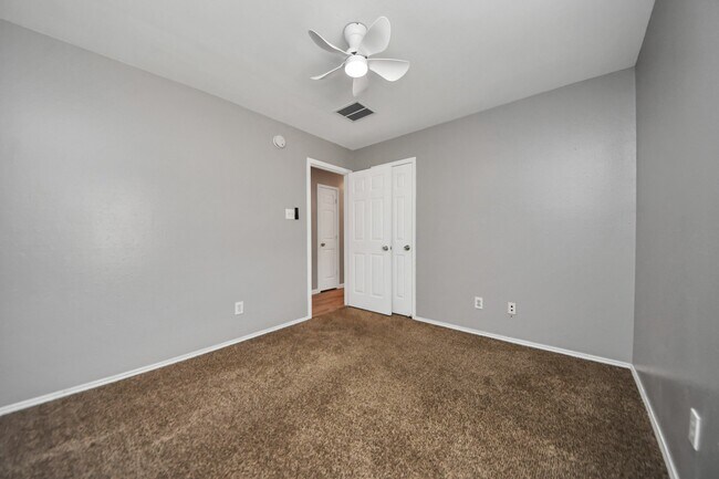 Building Photo - 14707 Country Rose Ln