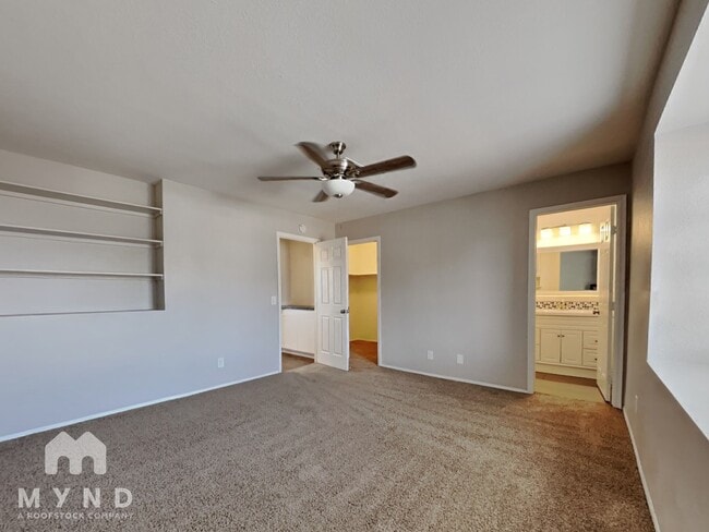 Building Photo - 413 W Renee Dr